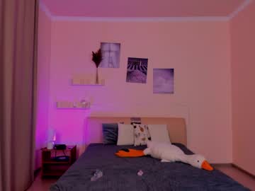 girl
        evelynn_bae cam image #1145709