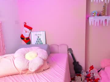 girl
        little_effy18_ cam image #5745291
