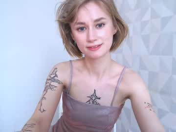 girl
        love_freya cam image #1229146