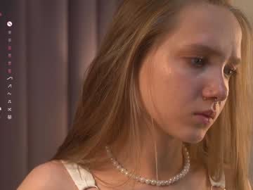 girl
        lyly_bambi cam image #5694231