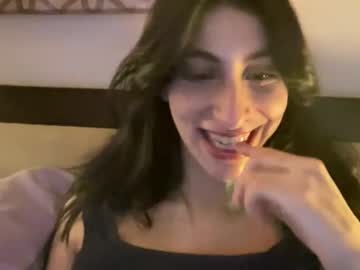 girl
        sup3rn0v4g1rl cam image #6182305