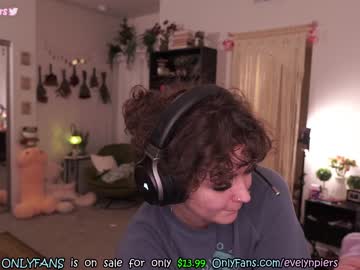 girl
        evelynpiers cam image #1292054