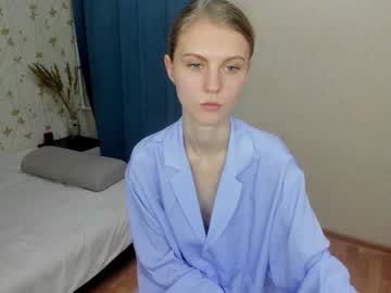 girl
        phoebepaw cam image #3255228