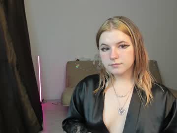 girl
        eve_uwu cam image #1281229