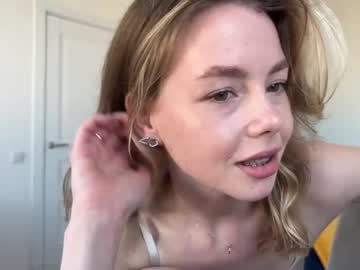 girl
        elli_harmon cam image #4052766