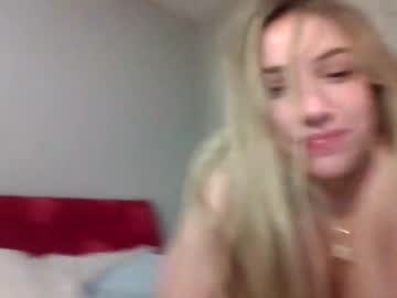 couple
        johnnny420 cam image #6472315