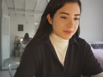 girl
        soifiee cam image #1893677