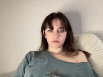 girl
        laceyflowers cam image #3006323
