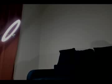girl
        emilybatee cam image #1447050