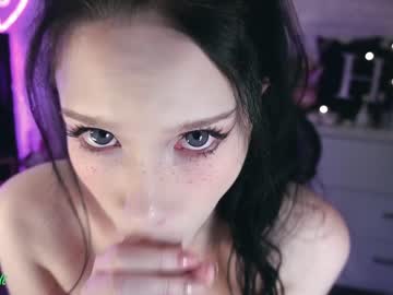 girl
        uindi cam image #3005815