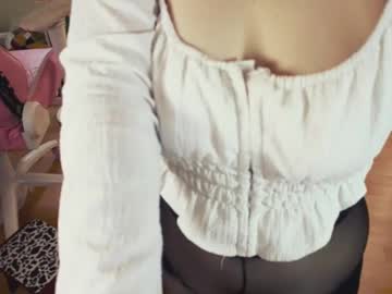 girl
        chery_lady22 cam image #6143658
