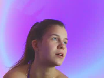 girl
        eli_sun cam image #698451