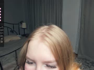 girl
        vicky_kiwi cam image #2439705