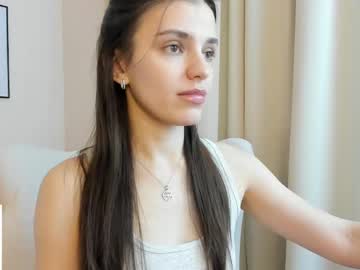 girl
        suzyjames cam image #5738143
