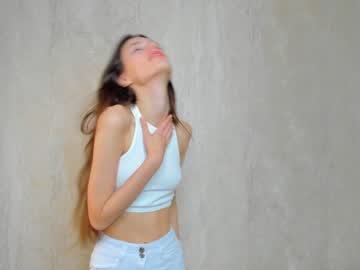 girl
        cutie_ghostie cam image #3513997