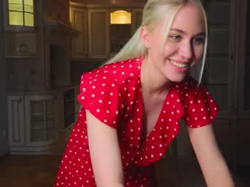 girl
        maxinefarlow cam image #3843036