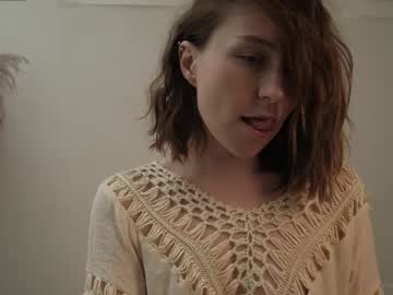 girl
        ms_mojo cam image #6321180