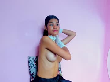 girl
        miacooper_8 cam image #1278821