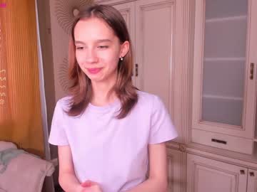 girl
        happiness_call cam image #1316129