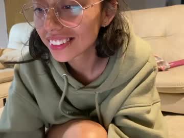 girl
        celeste0_0 cam image #1249112