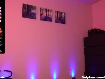 girl
        fiery_redhead cam image #3373739