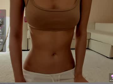 girl
        hollyextra cam image #4799129