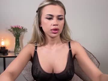 girl
        julia_rle cam image #6194852