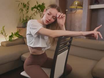 girl
        sunnivaharder cam image #6439635