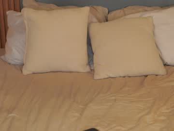 girl
        ashley_ospino cam image #6679779
