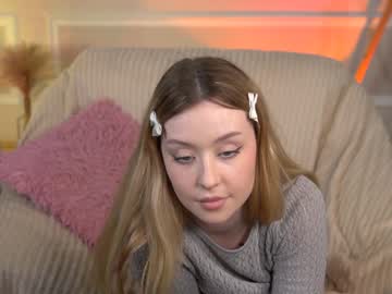 girl
        ella_knockers_xl cam image #4462361
