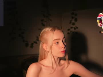 girl
        mother__of__dragons cam image #2769325