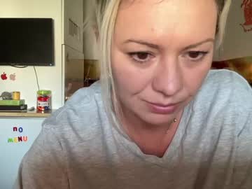 girl
        kiradivine cam image #1941673