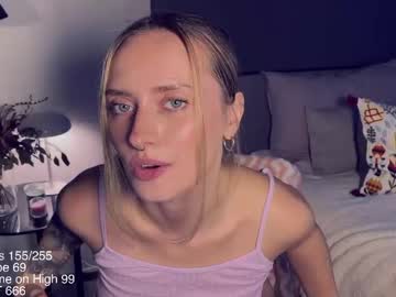 girl
        yvie_ cam image #6213653