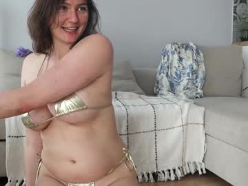 girl
        taralanes cam image #4555493