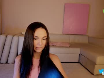 girl
        hollyextra cam image #2523693
