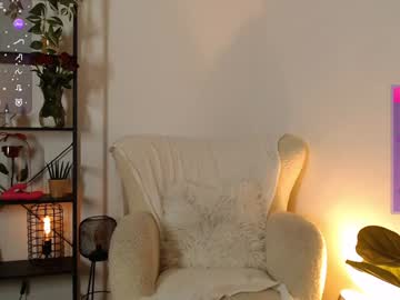 girl
        lucylia_ cam image #5671542