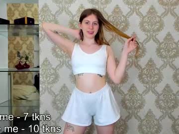 girl
        ashley_winks cam image #6430280