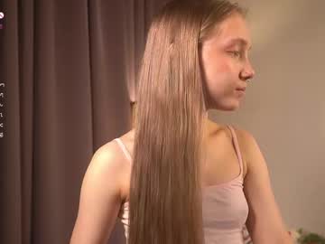 girl
        lyly_bambi cam image #5843847
