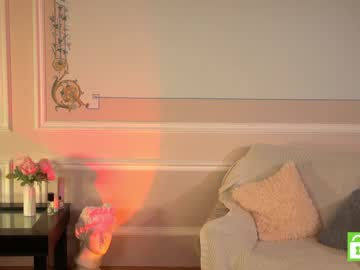 girl
        ella_knockers_xl cam image #3357352