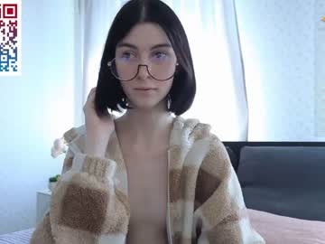 girl
        rudiflow cam image #4179516