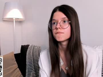 girl
        hellogentlemana cam image #3498247