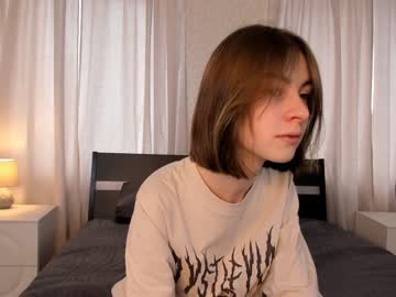 girl
        rudiflow cam image #3145886