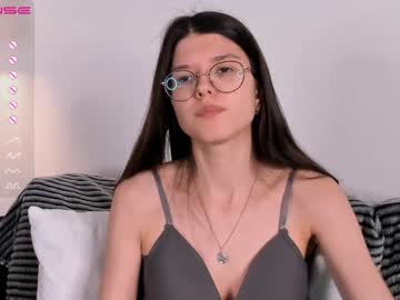 girl
        hellogentlemana cam image #3511669