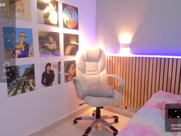 girl
        little_effy18 cam image #3666355