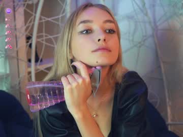 girl
        moiragrise cam image #5629412