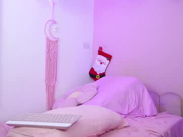 girl
        little_effy18_ cam image #5593641