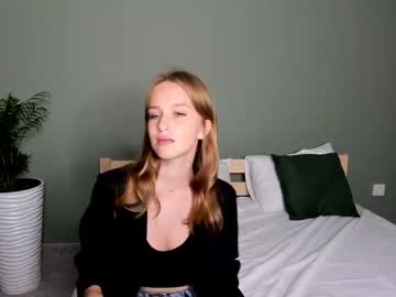 girl
        grace_barton cam image #2104436