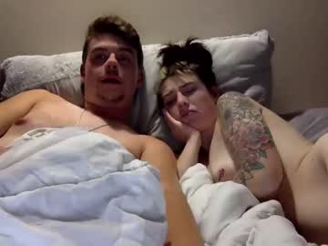 couple
        2bubz cam image #2988751