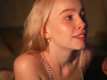 girl
        mother__of__dragons cam image #2748955