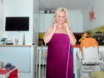 girl
        kiradivine cam image #355507